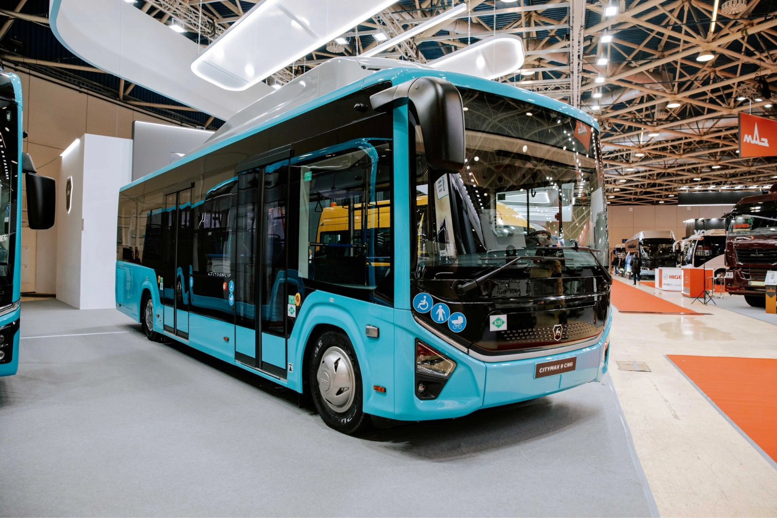 Низкопольный городской автобус средней вместимости CITYMAX 9 CNG
